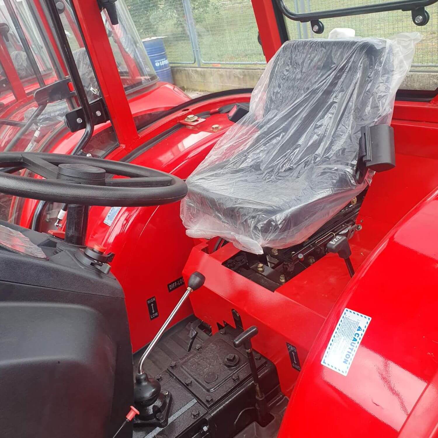 Traktor DF 304 sa kabinom - Image 3