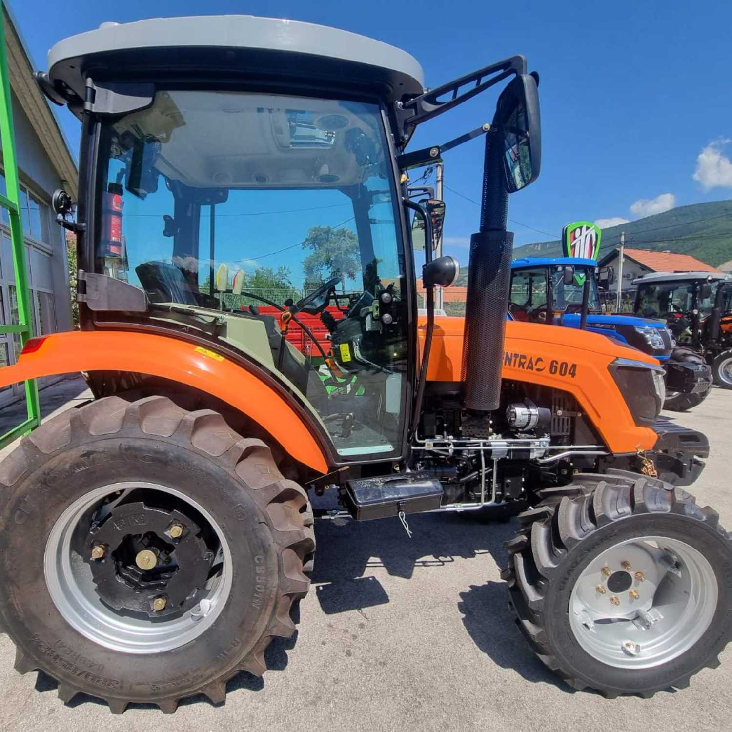Traktor ZENTRAC 604 sa kabinom - Image 15