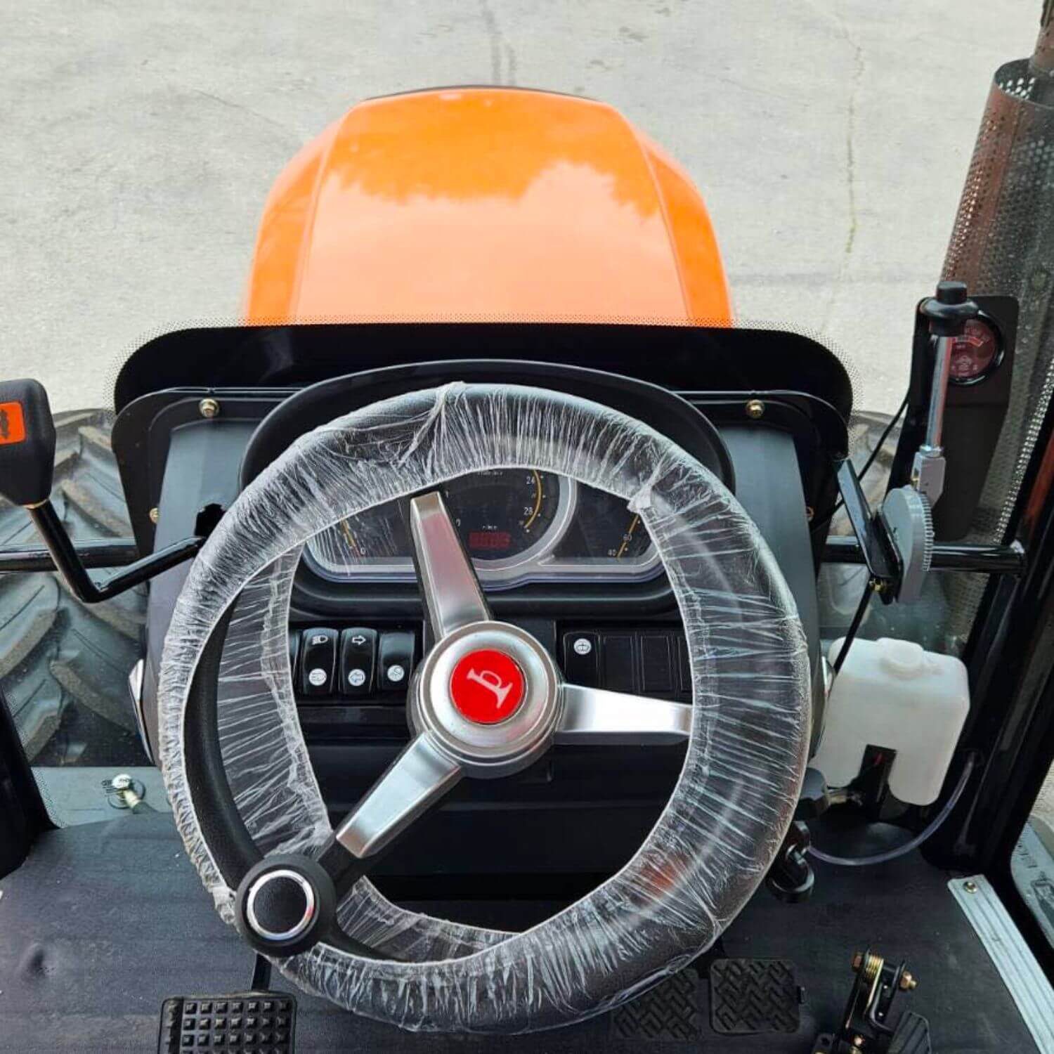 Traktor ZENTRAC 704 sa kabinom - Image 9
