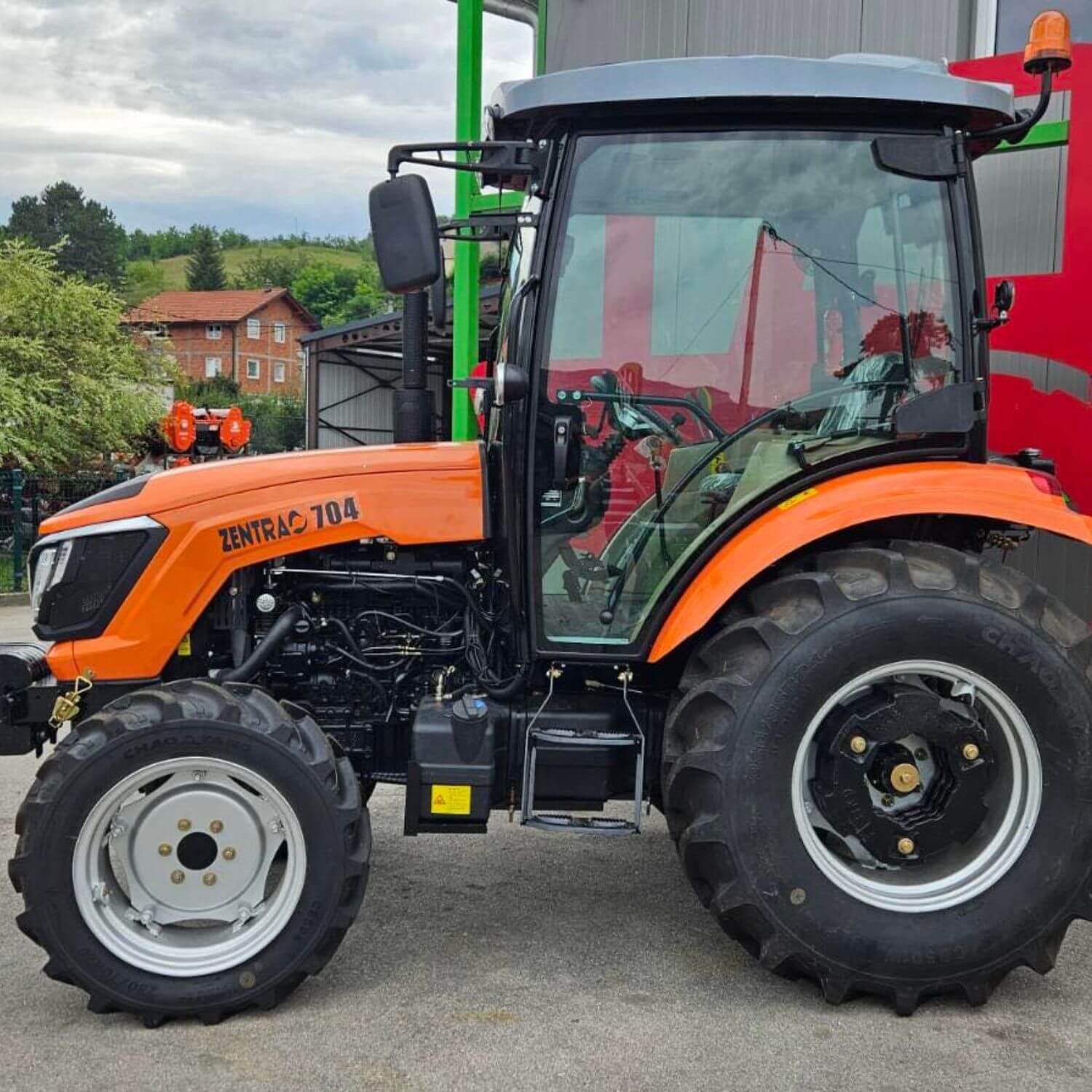 Traktor ZENTRAC 704 sa kabinom - Image 11