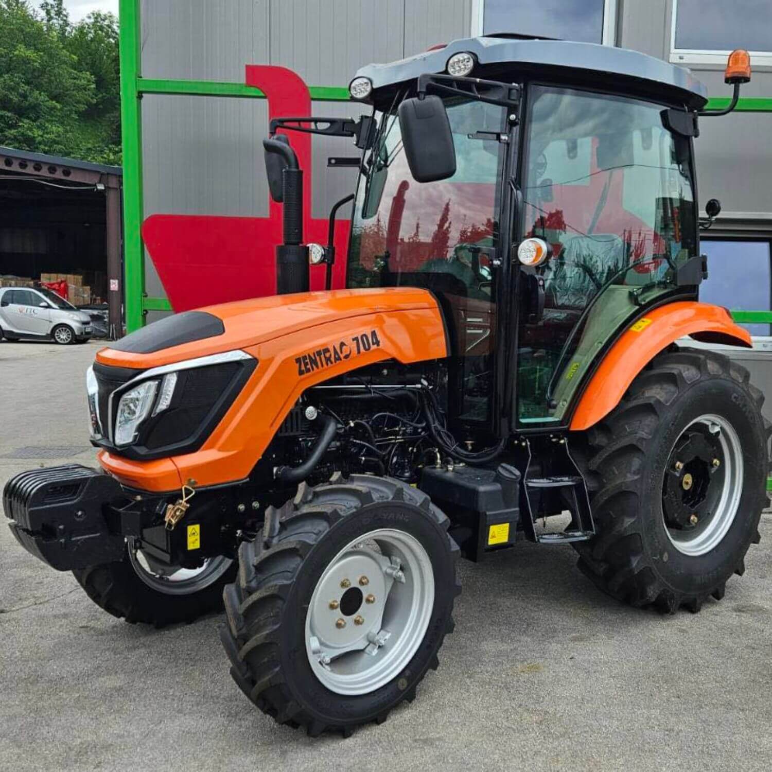 Traktor ZENTRAC 704 sa kabinom - Image 3