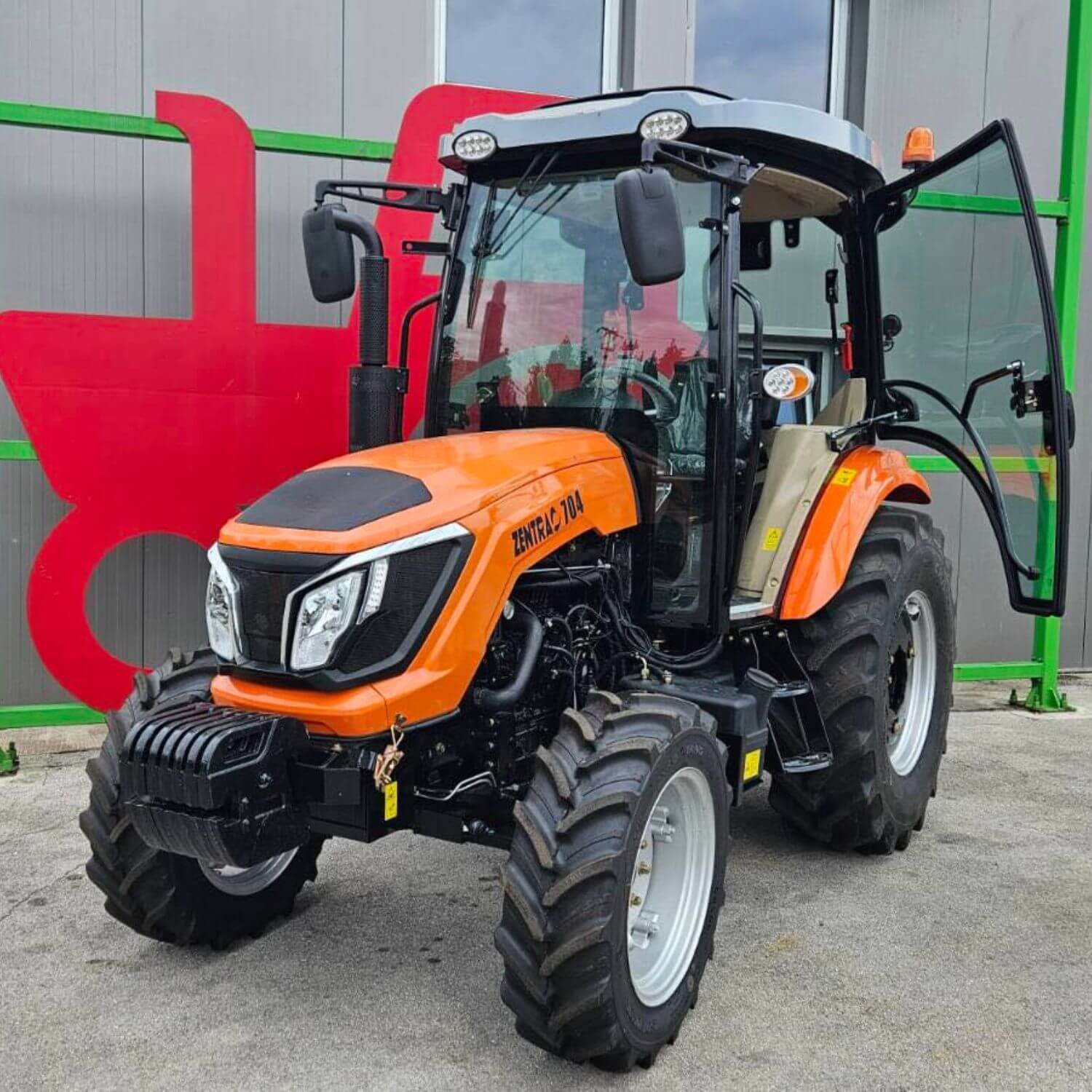 Traktor ZENTRAC 704 sa kabinom - Image 12