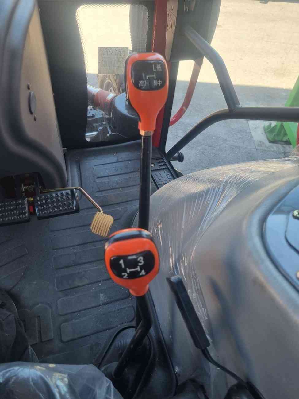 Traktor Dongfeng (DF) 604 sa kabinom - Image 10