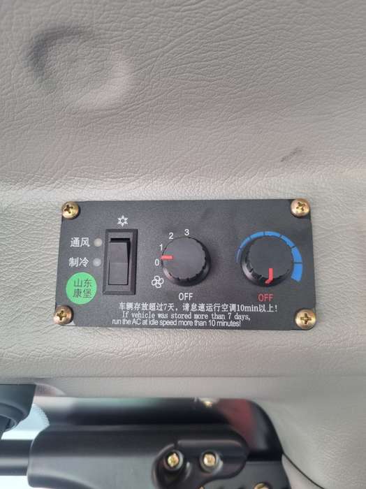 Traktor Dongfeng (DF) 604 sa kabinom - Image 3